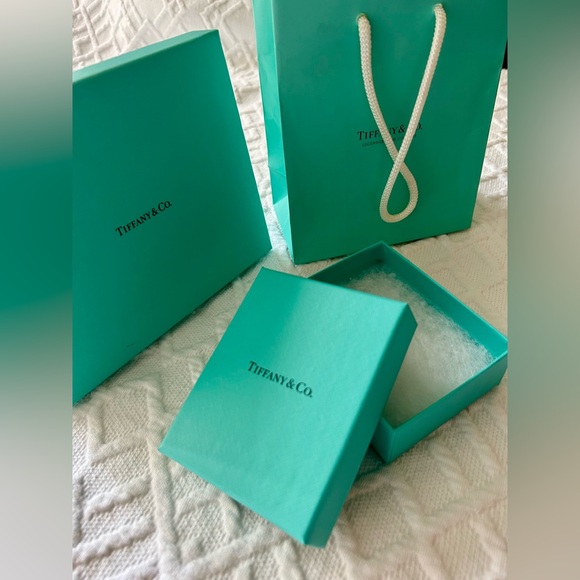 TIFFANY & CO BOXES & GIFT BAG - Picture 4 of 12